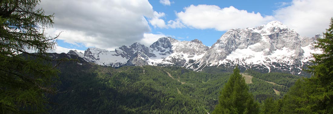 La legge parla chiaro e i tribunali lo confermano: gli unici professionisti abilitati all’accompagnamento escursionistico in montagna sono formati della Guide Alpine.